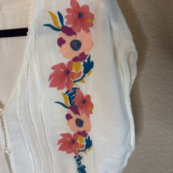 Rip Curl Ivory with Pink and Blue Floral Embroidery Tie Top/ Size medium - Picture 3 of 9